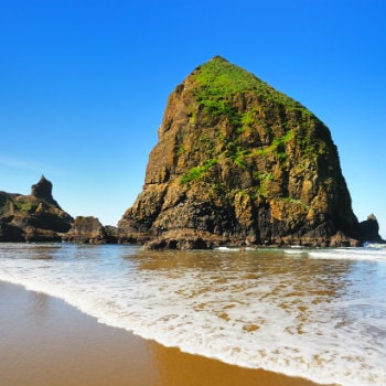 cannon beach and wave in oregon