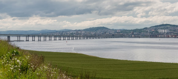 tay road bridge in dundee