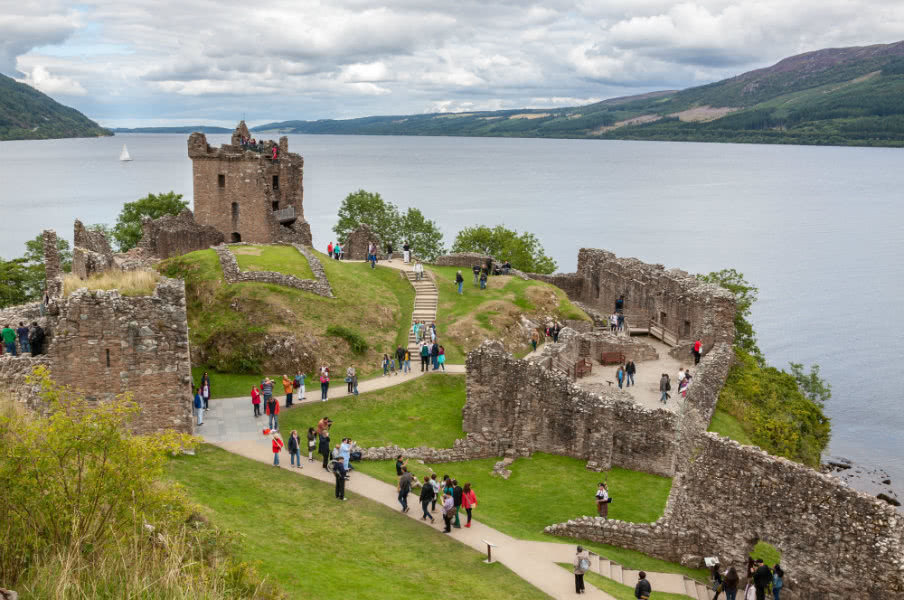 tourists visiting the urguhart castle beside loch ness