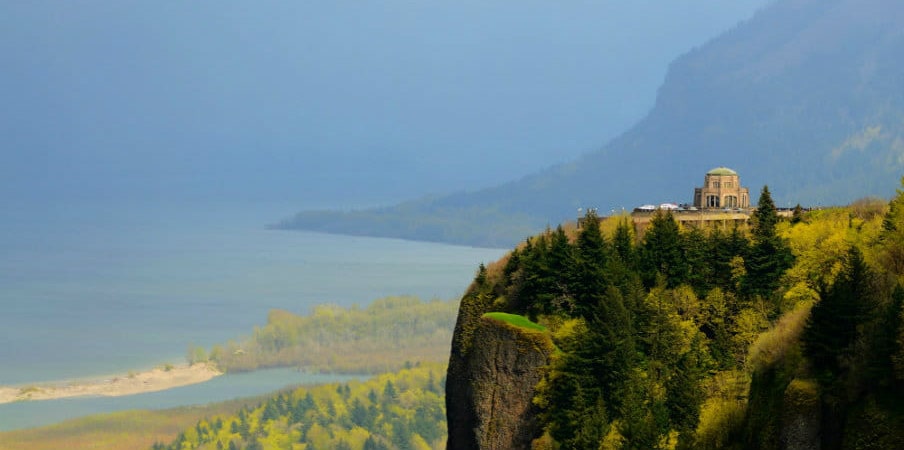 Vista House on the Historic Columbia River Highway, Oregon, USA