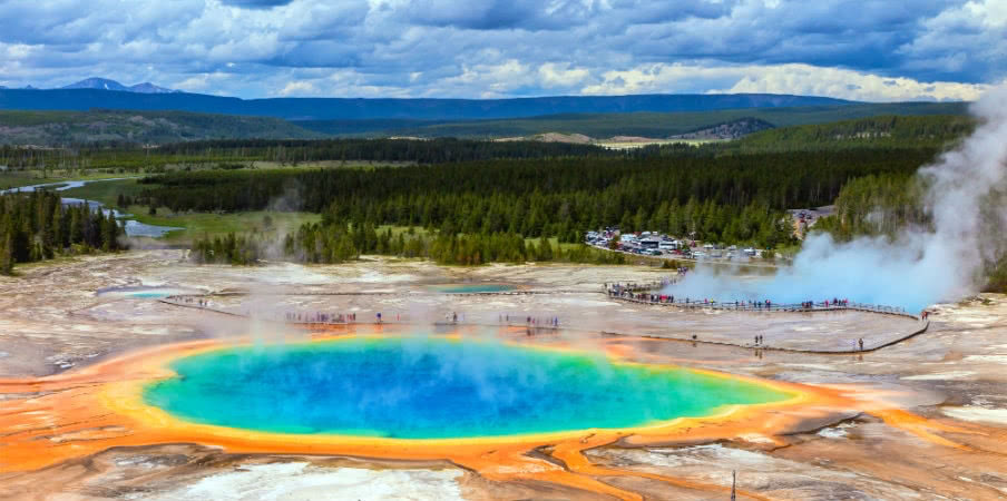 yellowstone’s grand prismatic spring