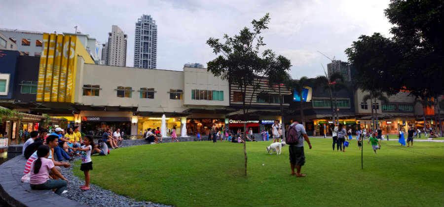 Bonifacio_High_Street,_Metro_Manila_I