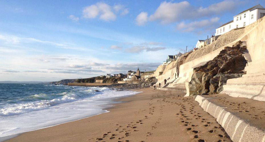 Porthleven_Beach,_Cornwall_UK
