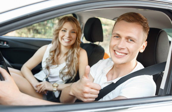 happy-couple-driving-to-santa-clara-dp
