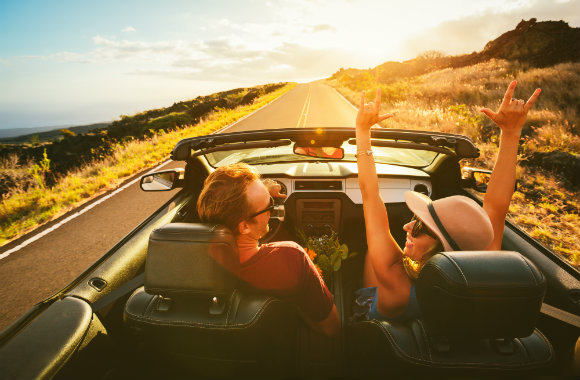 happy-couple-in-a-convertible-rsz-dp