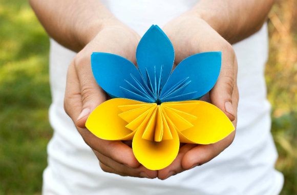 holding-a-paper-flower-rsz-dp