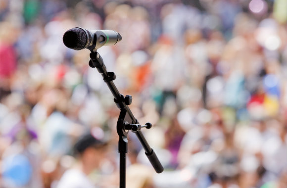 open-mic-view-at-music-festival-dp