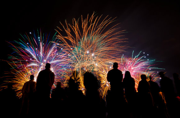 people-watching-big-fireworks-during-the-chinese-new-year-dp