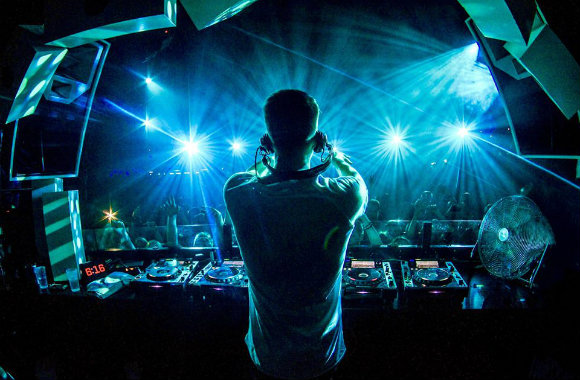 dj-dannic-press-photo-for-vroom